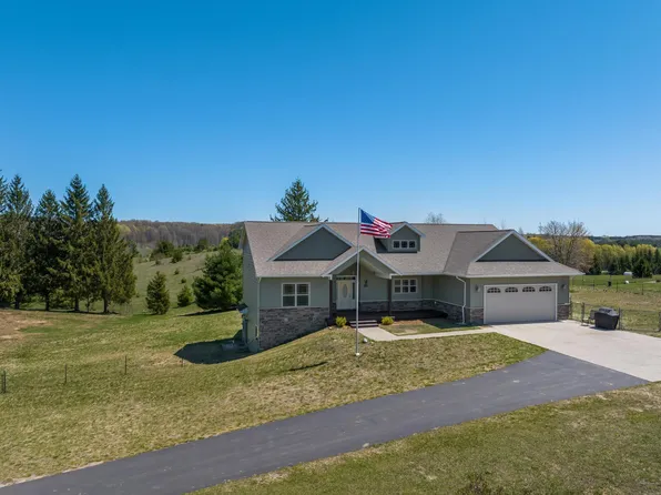 8233 Barney Rd, Traverse City, MI 49684