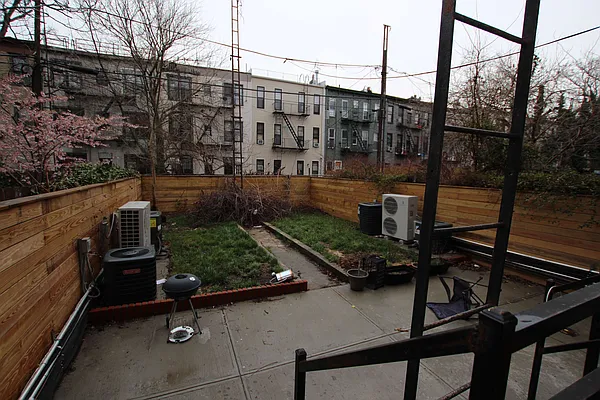 Rented by Nooklyn NYC LLC | media 47