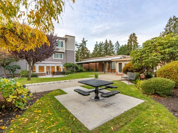 Crossroads Garden Apartments