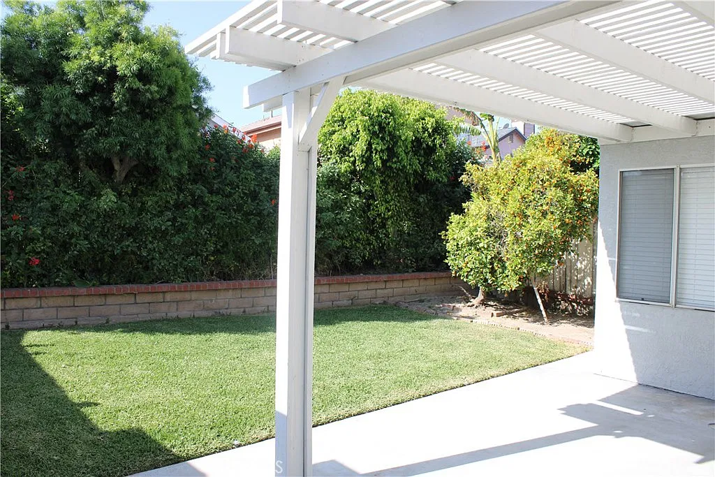3 bed, 2.5 bath, 1624 sqft, $3,850 — Photo 3