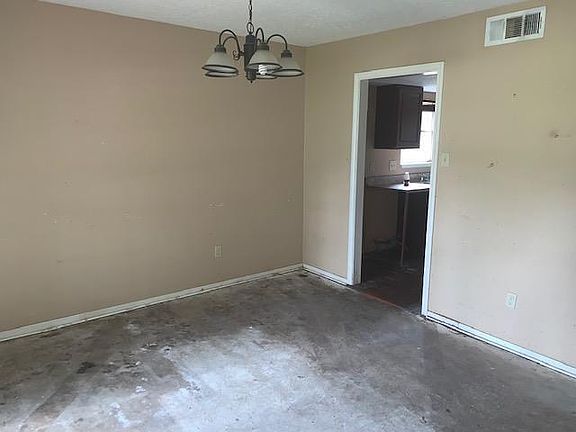 2nd image of 715 Crestwood Ln
