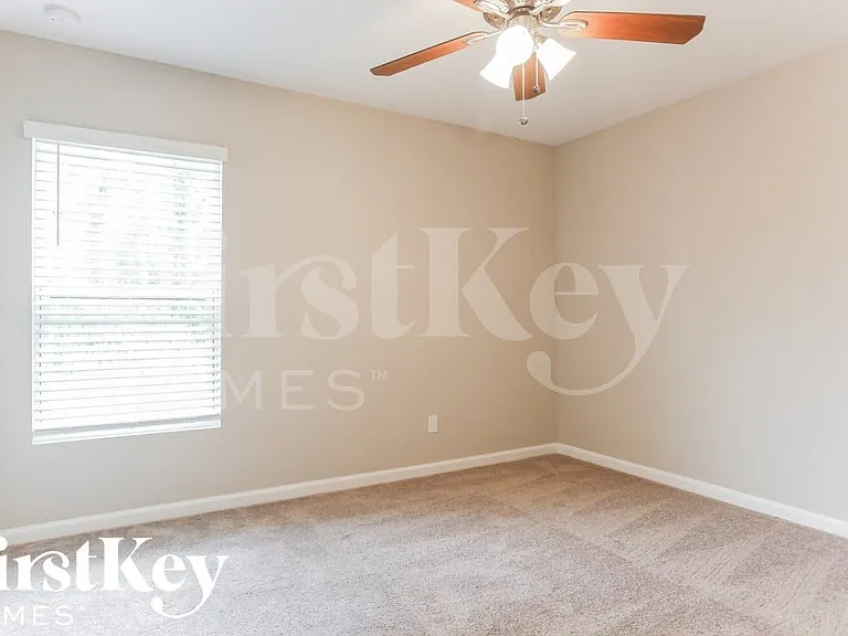 1062 SW Fenway Rd — Photo 9