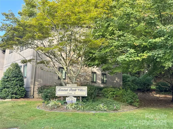 51 Lake Dr APT N3, Laurel Park, NC 28739