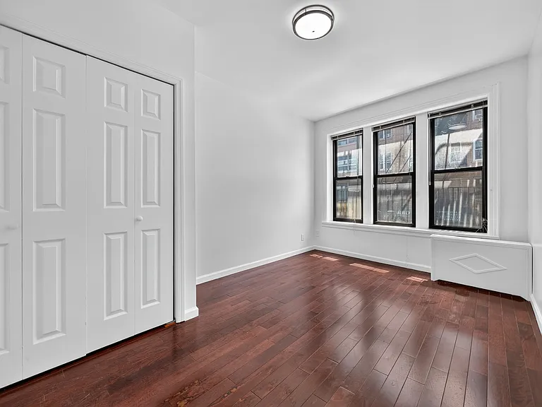 210 Grand St #2F — Photo 7