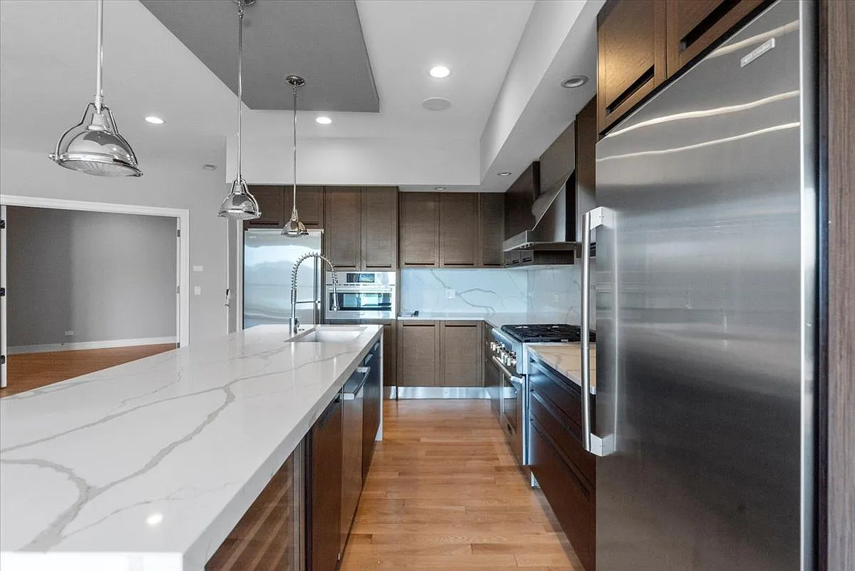 4 bed, 2.0 bath, 2130 sqft, $5,490 — Photo 3