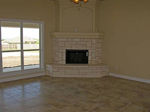 4th image of 584 Gaylon Dr