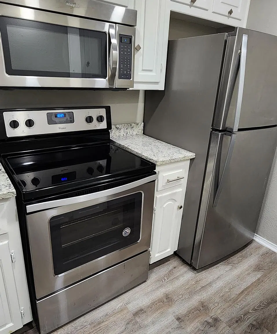 2 bed, 1.5 bath, 1050 sqft, $1,200 — Photo 2