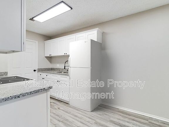 5th image of 107 Meudon St #D