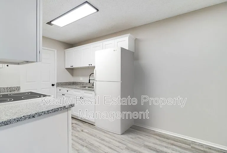 107 Meudon St #D — Photo 3