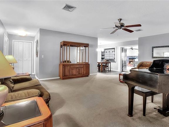 3rd image of 2044 Woodbridge Ln
