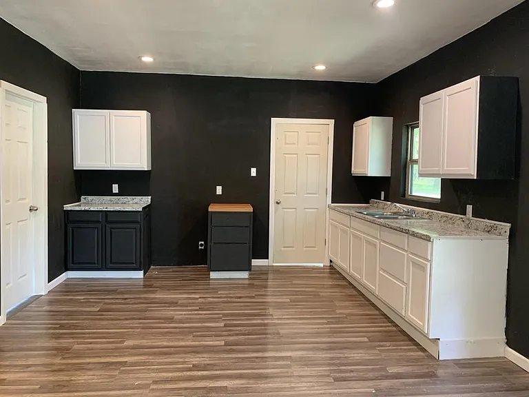 225 N Elm St — Photo 6