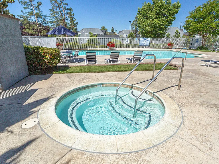 Mountain View Apartments — Photo 21