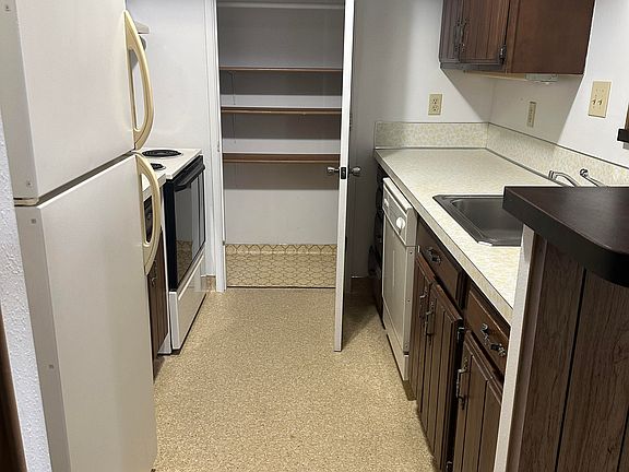 5th image of 477 SE Chadwick St #1
