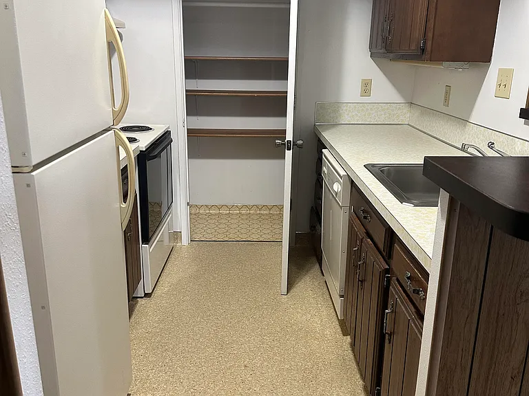 477 SE Chadwick St #1 — Photo 5