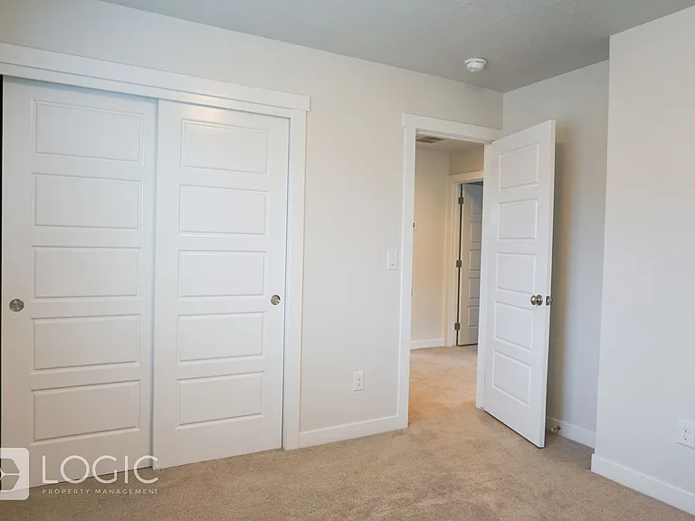856 W 2800 N — Photo 24
