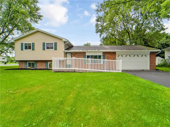 137 Authors Ave, Henrietta, NY 14467