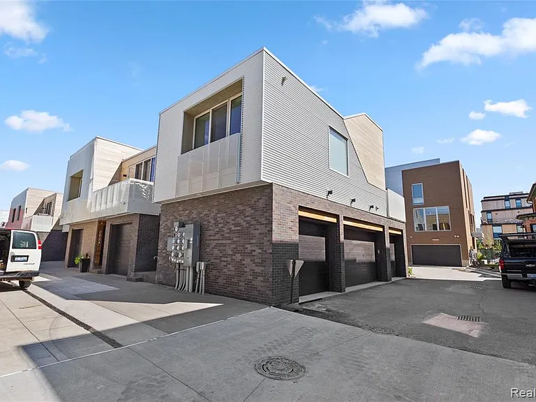 2820 John R St — Photo 22