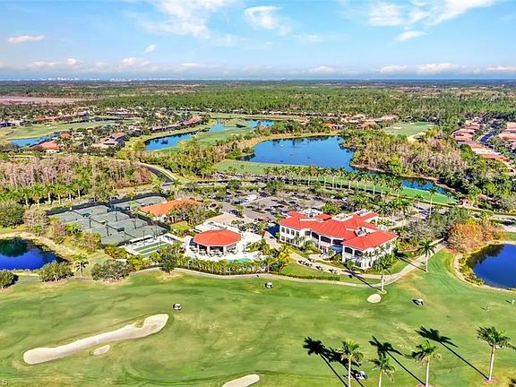 Overview of Naples Lakes Country Club