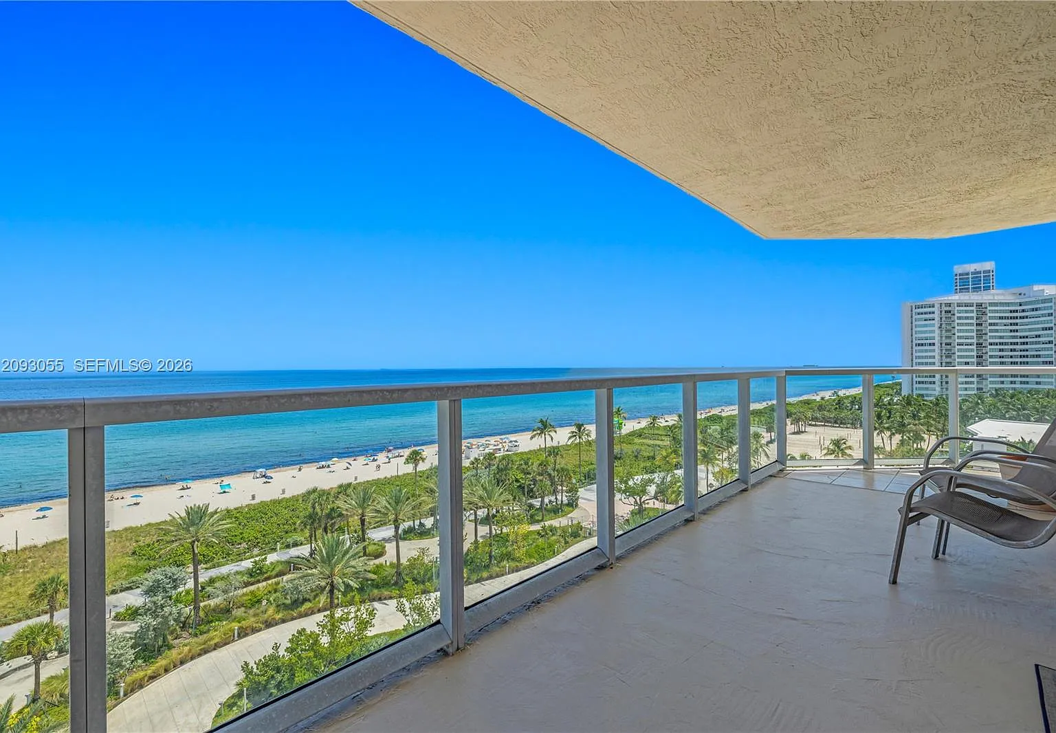 St Tropez Ocean Condo — Photo 1