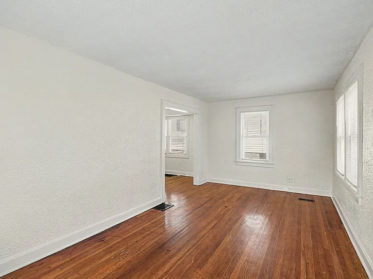 3315 E 52nd St — Photo 5