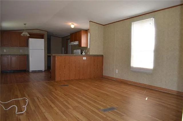 126 Robert St — Photo 3