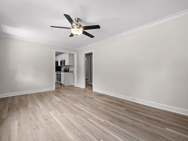 672 Lupton Dr — Photo 3