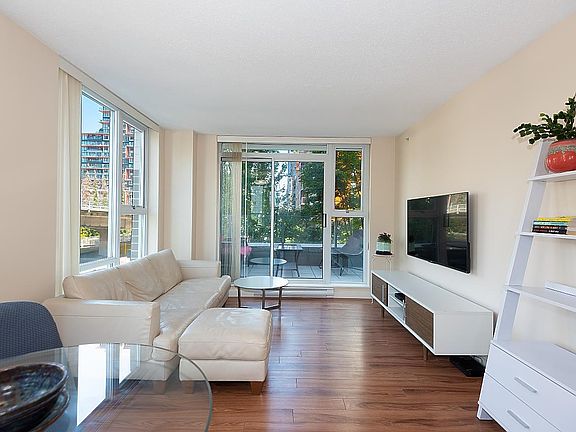 4th image of 550 Pacific St #306