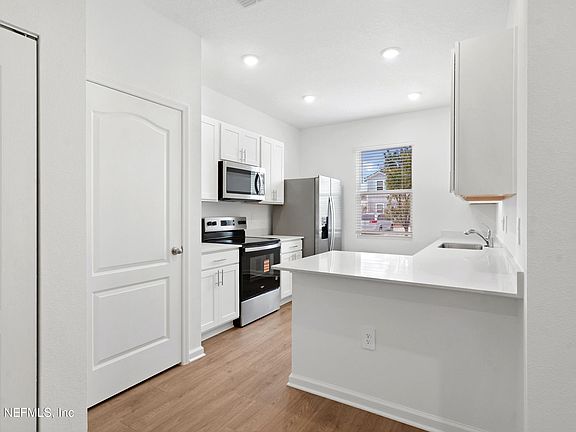 3rd image of 131 Palmetto Ridge Rd