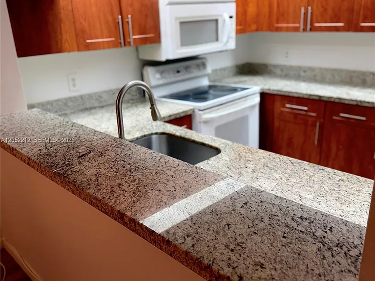 1000 SW 125th Ave #N402 — Photo 8