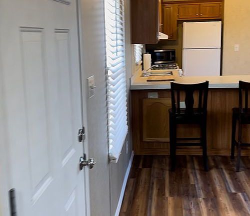 Main door LR to Kitchen