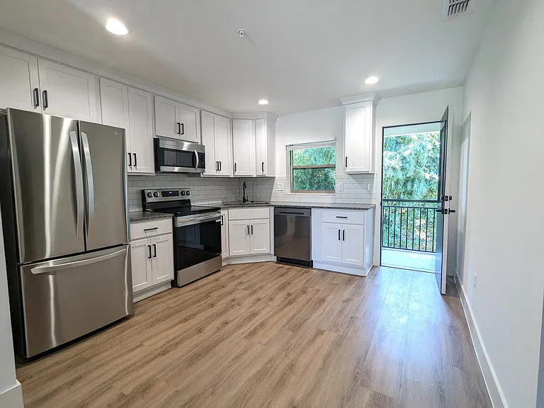 San Marco Square Apartments — Photo 11