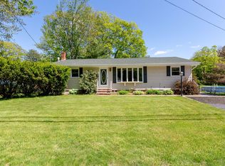 213 Middlesex Rd, Topsham, ME 04086