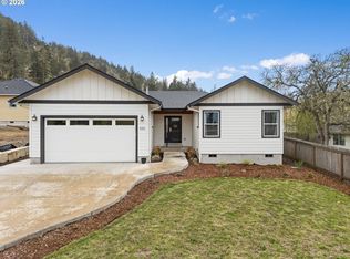 630 S 10th St, Creswell, OR 97426