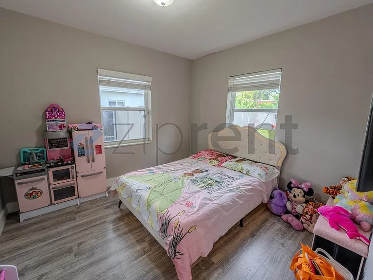 Bedroom #1