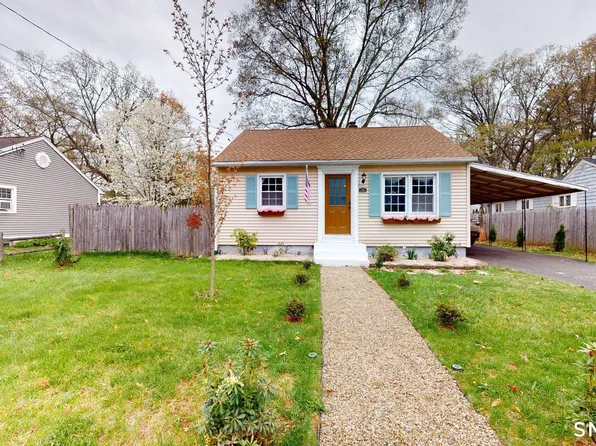 122 Deepwood Drive, Manchester, CT 06040