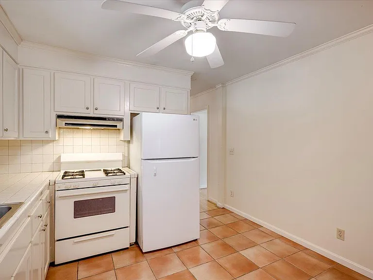 552 Whitehead Dr — Photo 8