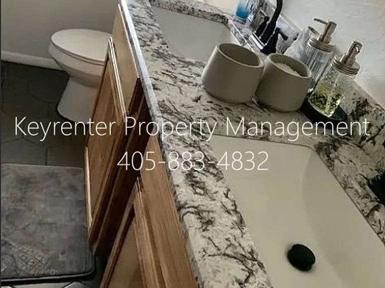 1524 Rowena Ln — Photo 8