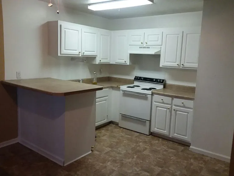947 Woods St — Photo 2