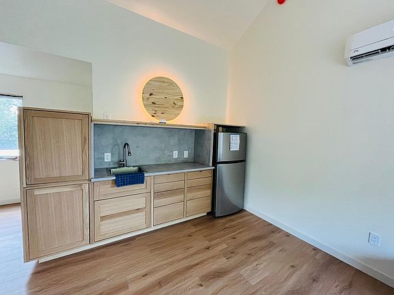3rd image of 1111 E 5th Pl #A