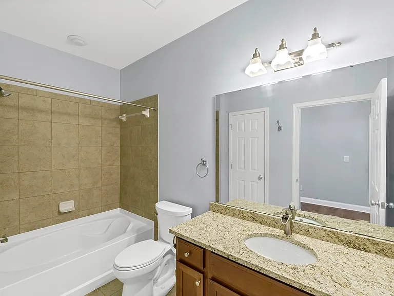 1000 E Woodlawn Rd #417 — Photo 7