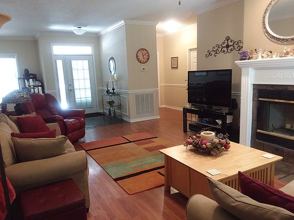 Great room (22.6' x 14')