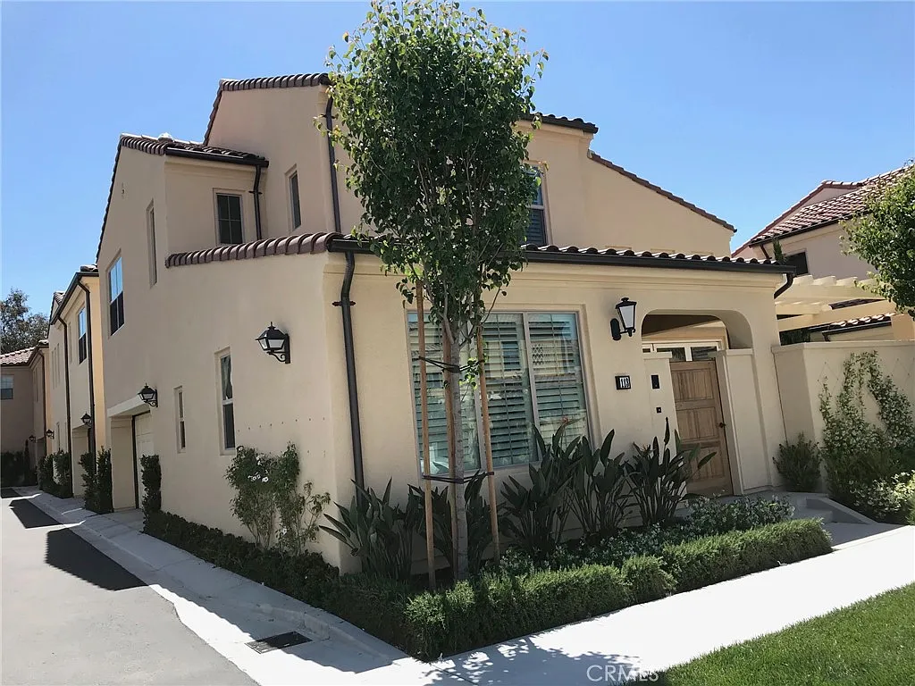 4 bed, 3.5 bath, 2080 sqft, $6,000 — Photo 2