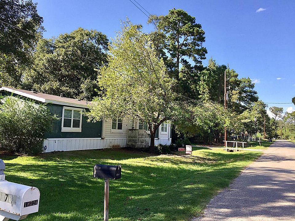 1st image of 18694 Lakeshire Dr