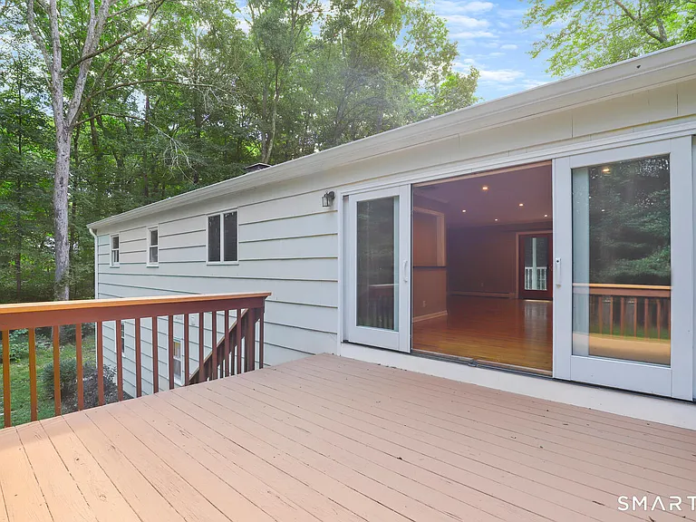 122 Deforest Rd — Photo 31