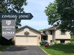 704 Sierra Trl, Chanhassen, MN 55317