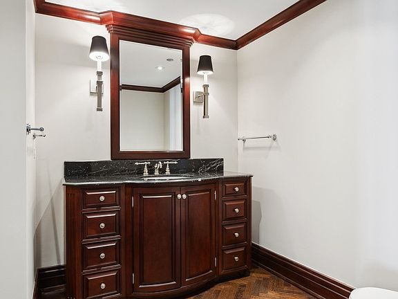 5th image of 25 E Superior St APT 4401