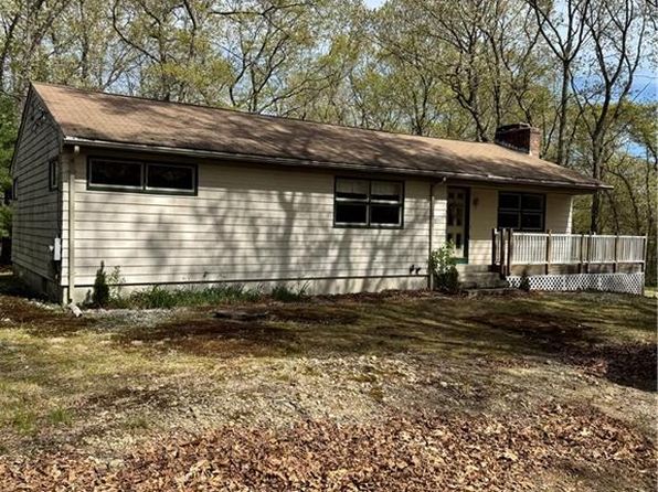 14 Cooke Dr, Scituate, RI 02857