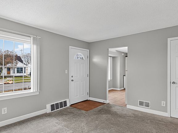 3rd image of 648 Mayflower Ave