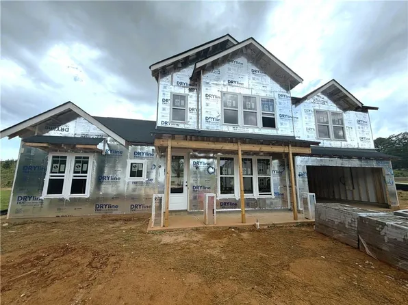 102 Hidden Fields Way, Hoschton, GA 30548