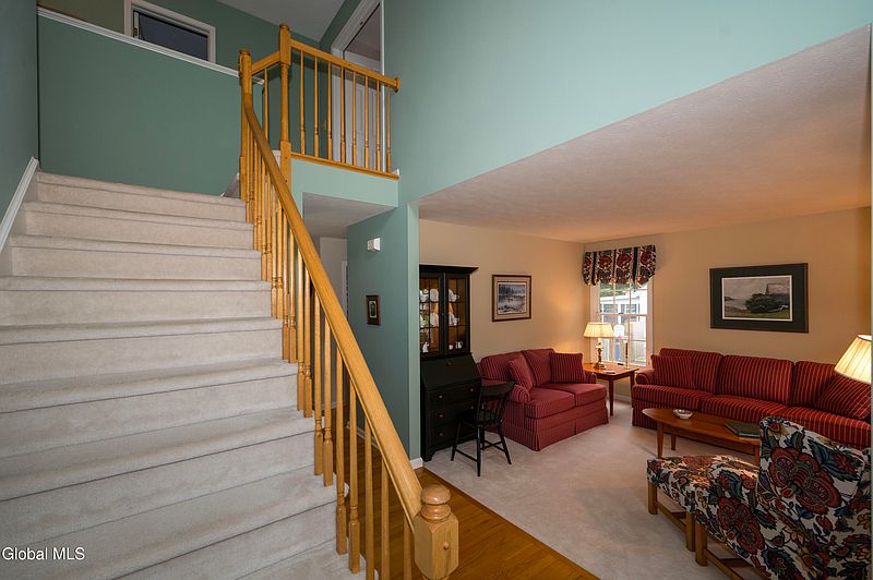 4th image of 71 Orchardview Drive